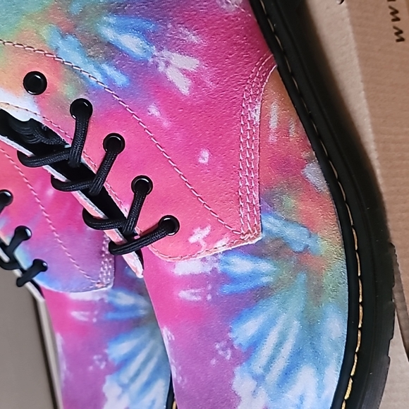 Dr. Marten's Girls Tye Dye Suede Boots, Size Kids 6M - Picture 15 of 16